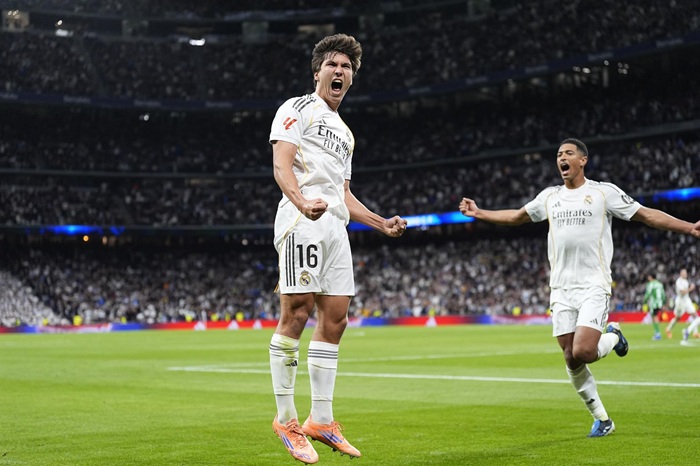 El Real Madrid golea a un endeble Betis