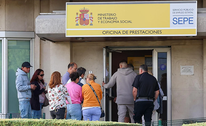 El paro cierra 2025 en su menor nivel en 18 a&ntilde;os, con 2,4 millones de desempleados