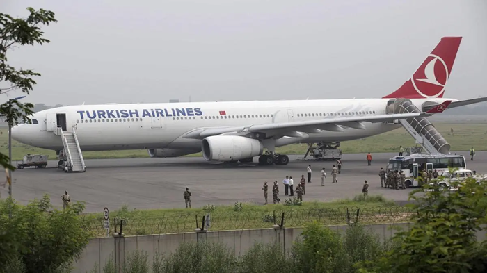 Un avi&oacute;n aterriza de emergencia en Barcelona tras una amenaza de bomba