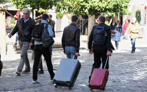 El turismo modera su crecimiento y aporta 218.459 millones, un 2,5% más