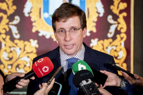 Almeida critica que el Gobierno haya tardado 6 meses en demoler los antiguos cuarteles de Campamento