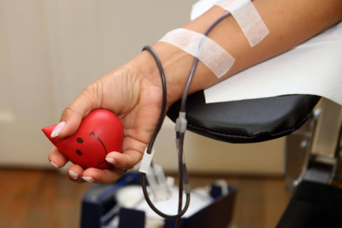 Las reservas de sangre caen al 35%, con seis grupos en alerta roja