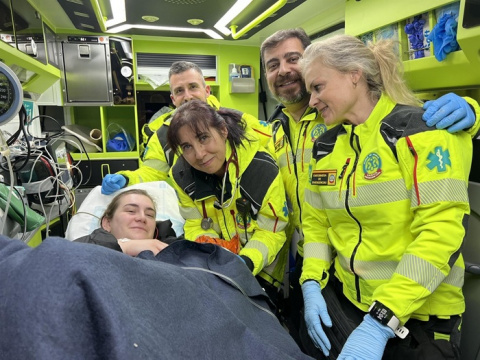Una mujer da a luz en la calle en cuando se dirigía al hospital