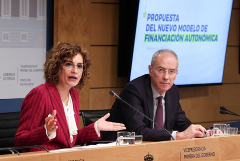 El Gobierno plantea elevar el porcentaje de cesión del IRPF e IVA a las CCAA