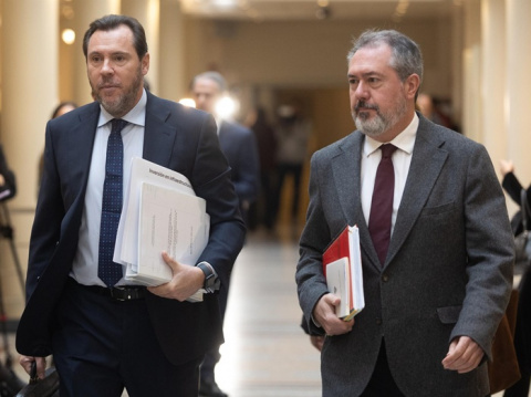 El PP recibe a Puente en el Senado con gritos de 