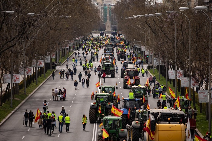 Los tractores vuelven a 'tomar' Madrid en protesta por las pol&iacute;ticas agrarias