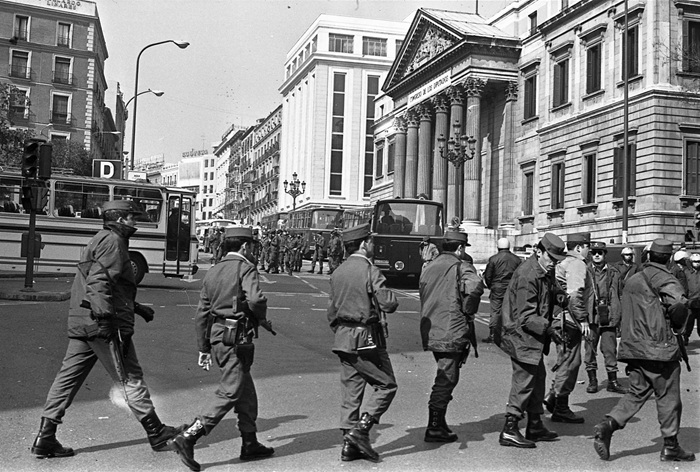 Un documento tras el 23-F dice que el primer fallo fue "dejar al Borb&oacute;n libre"