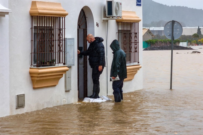 Evacuadas m&aacute;s de 11.000 personas en Andaluc&iacute;a, azotada por las lluvias