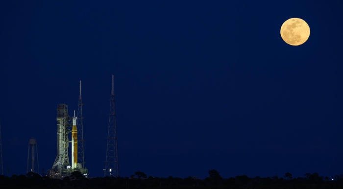 La NASA pospone hasta marzo el viaje tripulado a la Luna