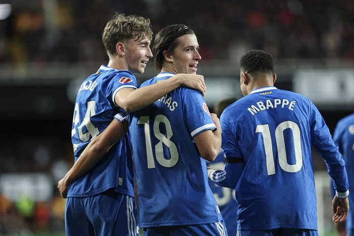 El Real Madrid cumple y vence a un Valencia herido