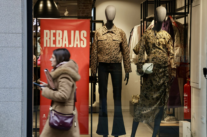 El consumo en rebajas se enfr&iacute;a con un gasto medio de 259 euros
