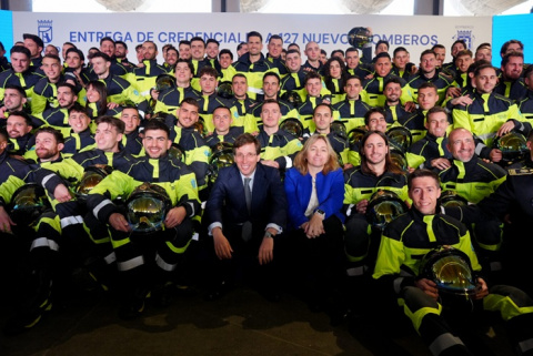 Almeida da la bienvenida a los 127 nuevos bomberos especialistas del Ayuntamiento