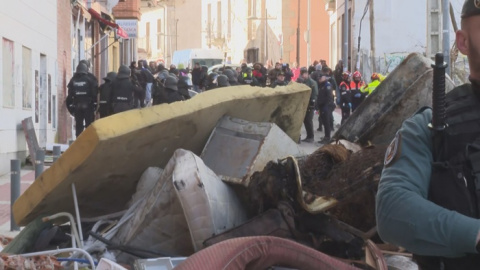 Desalojadas un centenar de personas en un edificio okupado en Villalba