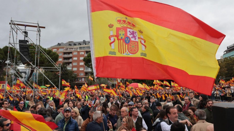 El PP propone sancionar a cargos que no respeten la bandera y el himno de España