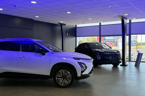 La OCU denuncia el recorte de las ayudas al coche eléctrico