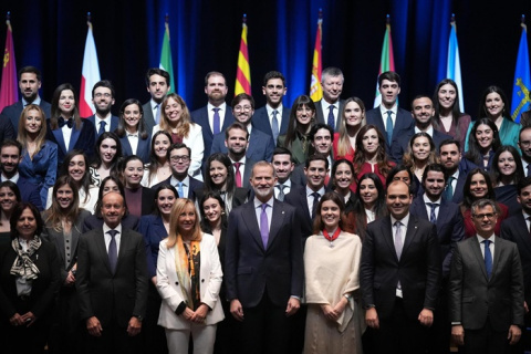 El Rey pide a los nuevos jueces que se rijan por 