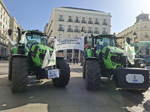Agricultores y ganaderos trasladan sus protestas a Sol