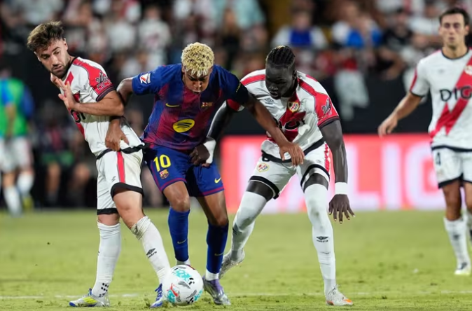 El Bar&ccedil;a vence por la m&iacute;nima <br/>a un valiente Rayo