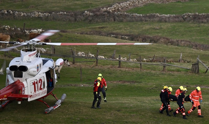 Cinco muertos al colapsar la pasarela de una playa en Santander