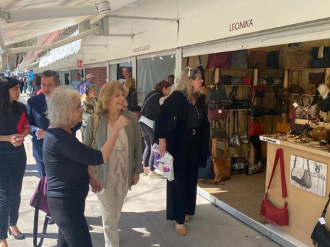 El paseo de Recoletos acoge a 56 artesanos en la Feria de Semana Santa