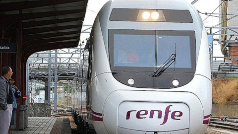 Renfe pone en circulación el Tren del Canal de Castilla y el Tren del Vino de Valladolid