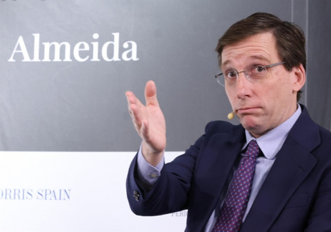 Almeida pide a Maroto que no ponga 