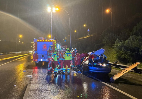 Un muerto y tres heridos al salirse el coche de la carretera