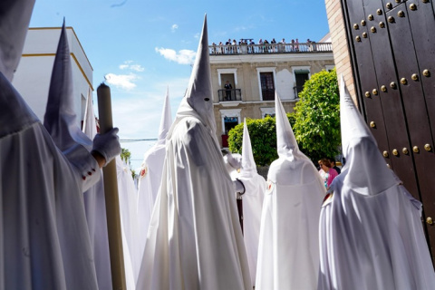 Sevilla vive la Semana Santa con récord de nazarenos