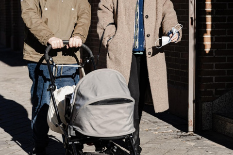 Un tercio de los hombres de la Generación Z creen que una esposa debe obedecer a su esposo