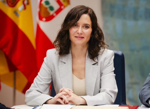 Ayuso ve tintes antidemocráticos en la regularización de inmigrantes