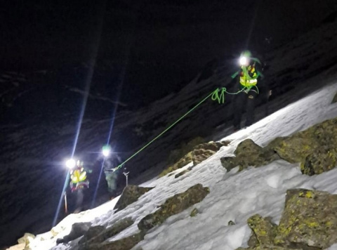 Rescatados dos madrileños atrapados por nieve y hielo en el pico Dos Hermanas