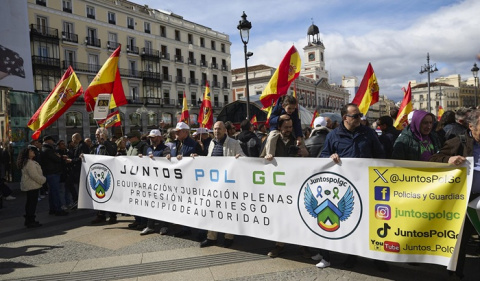 Policías y guardias civiles se movilizan en Madrid para exigir equiparación salarial