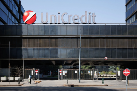UniCredit lanza una OPA para superar el 30% de Commerzbank