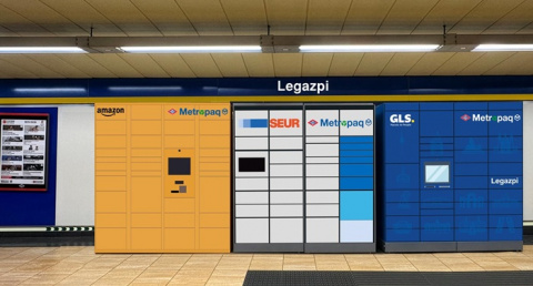 La L3 de Metro instala las primeras taquillas inteligentes para la recogida de paquetes
