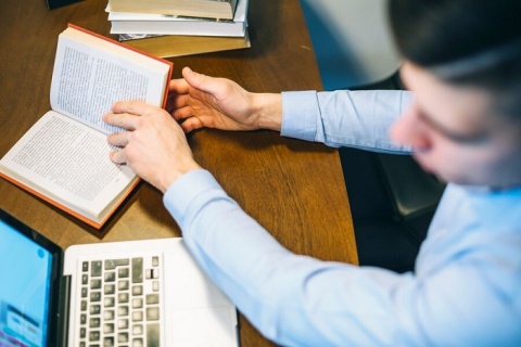 Aspectos en los que hay que fijarse al contratar a un traductor jurado en Madrid