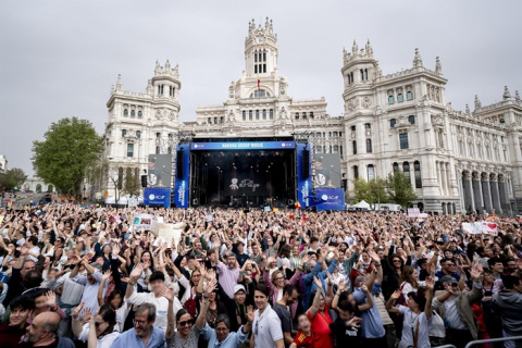 85.000 personas celebran la IV Fiesta de la Resurrección en Cibeles