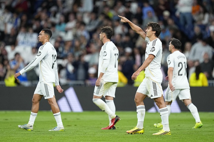 El Real Madrid gana al Real Oviedo con lo justo