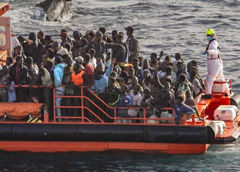La preocupación por la inmigración irregular sobresale como la amenaza más citada por los españoles