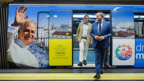 La Comunidad engalana el transporte público para recibir al Papa