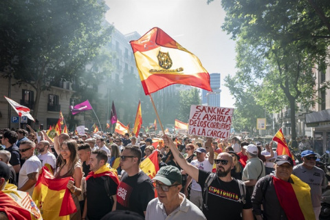 Miles de personas piden en Madrid la dimisión de Sánchez