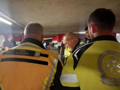 Muere un hombre tras quedar atrapado entre su coche y una columna en un garaje