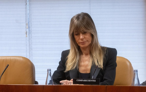 La acusación mantiene la petición de retirada del pasaporte para Begoña Gómez