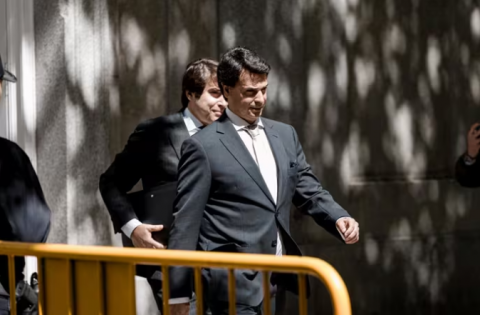 Un juez autoriza a la UCO investigar las cuentas del novio de Ayuso desde 2014