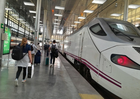Renfe pone a la venta los billetes de Verano Joven, con descuentos de hasta un 90%