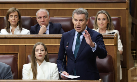 Feijóo llama cobarde a Sánchez por 