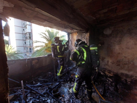 Atendidas 14 personas, una grave, tras un incendio en una vivienda