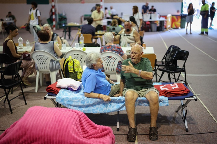 Unos 20.000 madrile&ntilde;os podr&aacute;n regresar a sus casas tras levantarse la evacuaci&oacute;n en ocho municipios 
