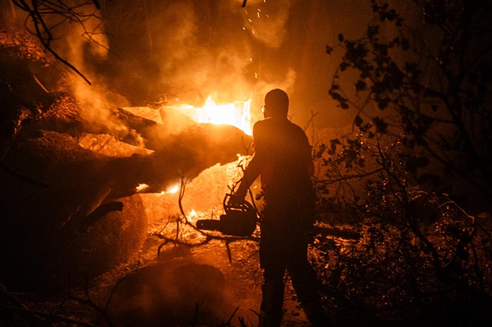 El incendio de &Aacute;vila ya es el mayor fuego de la historia de Espa&ntilde;a
