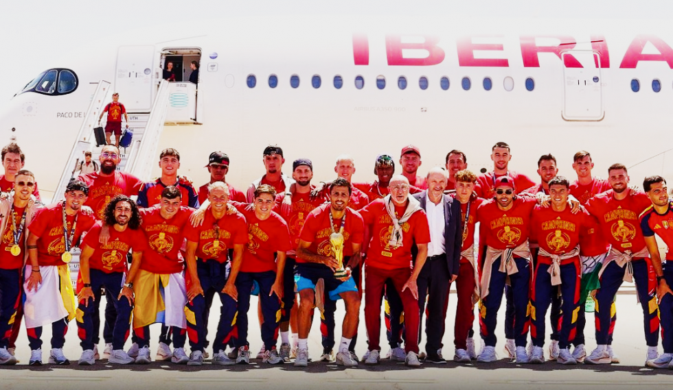 La selecci&oacute;n espa&ntilde;ola llega a Madrid con el trofeo de campeones del mundo