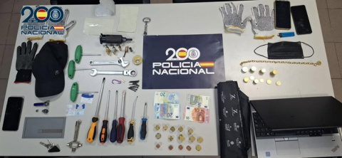 Detenidos dos hombres tras ser sorprendidos robando en un restaurante
